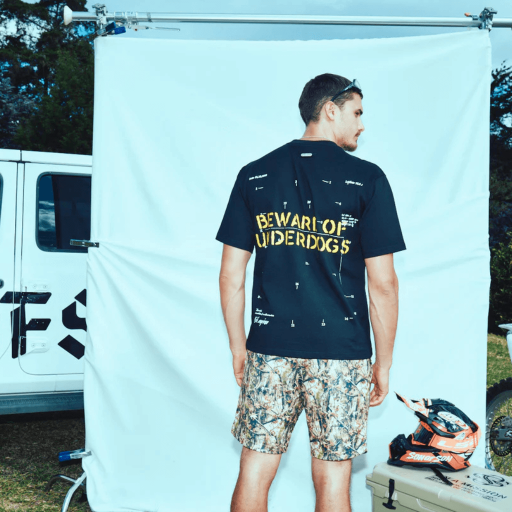 SON OF SON OVERSIZE BEWARE OF UNDERDOGS CAMISETA OVERSIZE NEGRO