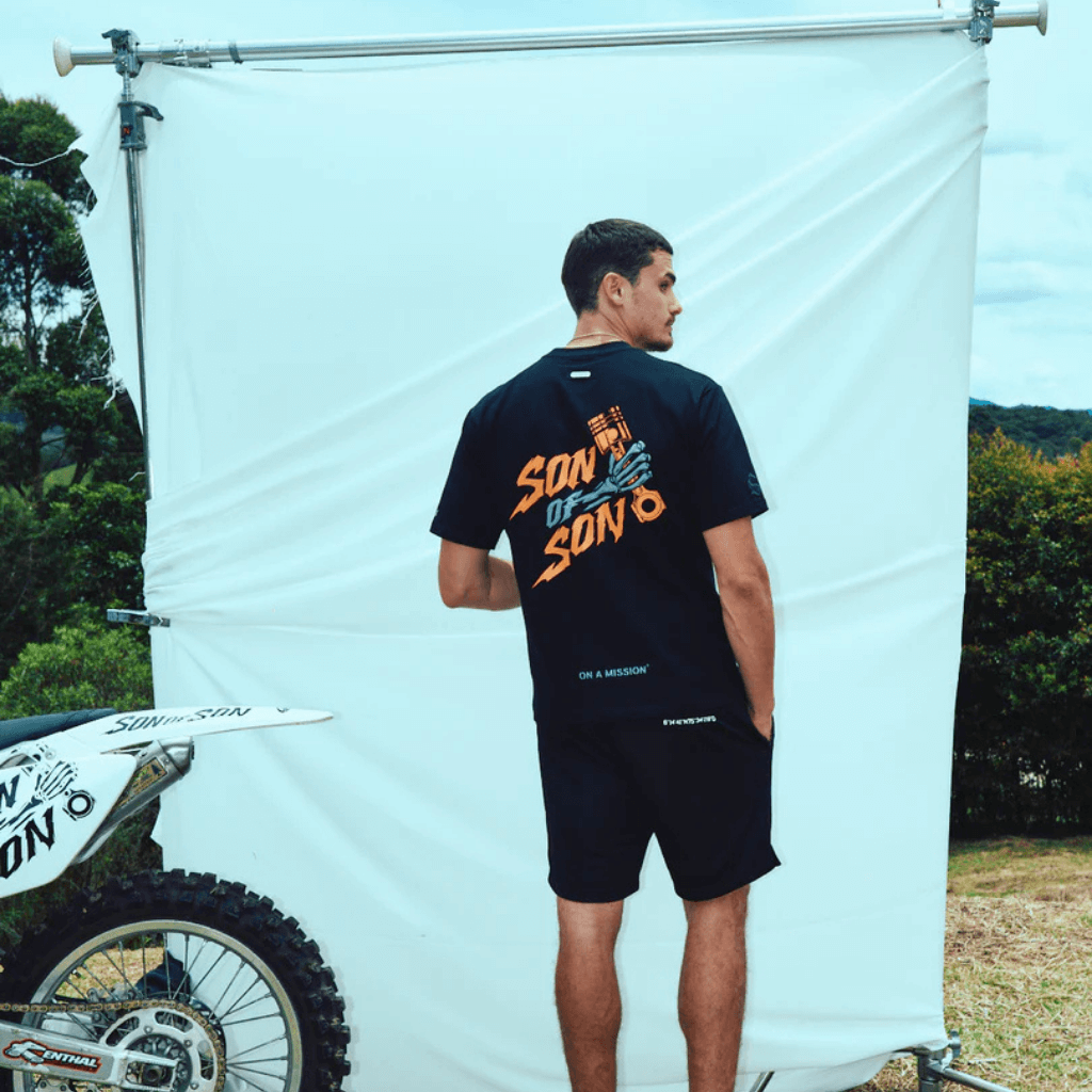 SON OF SON OVERSIZE BLACK ORANGE FAST N SOFS CAMISETA OVERSIZE NEGRA