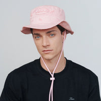 TRUE TOO BRIGHT TO MISS BLUSH WASHED GORRO PESCADOR ROSADO