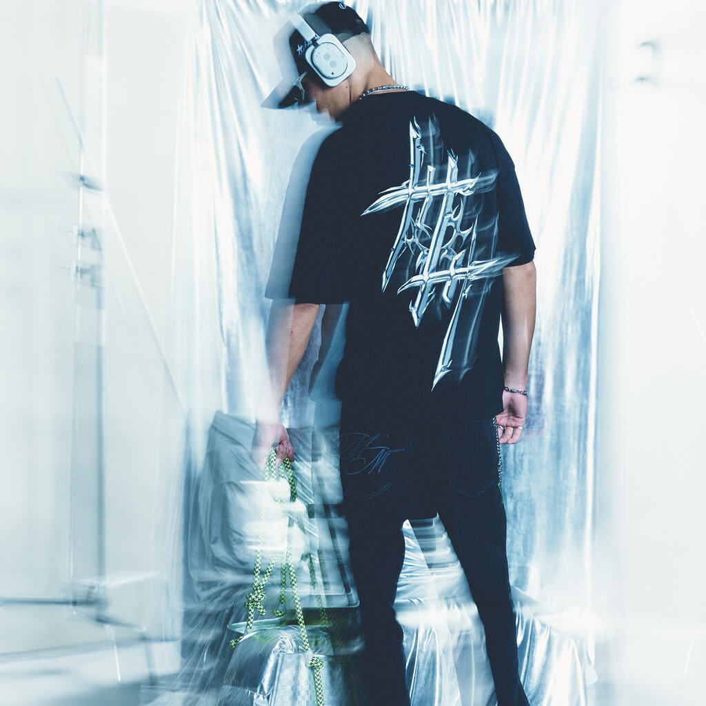 CULTUREWISE CRHOME LOGO CHROME REFLECTIVE CAMISETA OVERSIZE NEGRA