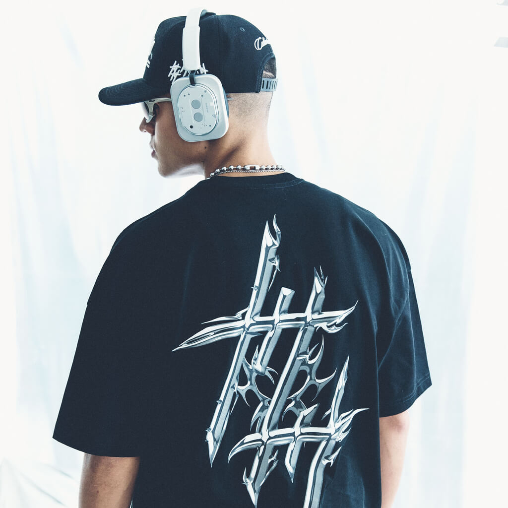 CULTUREWISE CRHOME LOGO CHROME REFLECTIVE CAMISETA OVERSIZE NEGRA