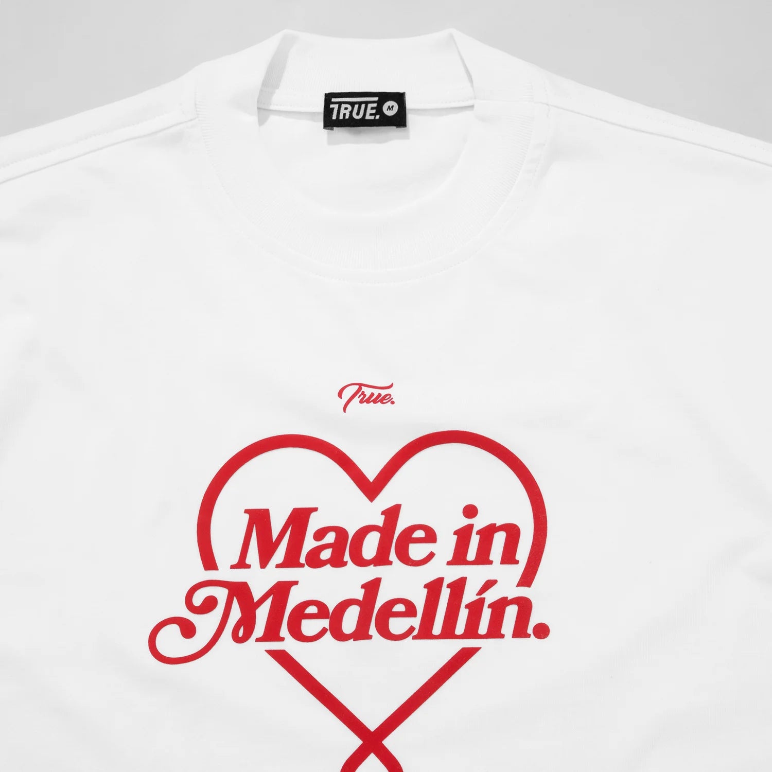 TRUE CAMISETA OVERSIZED MEDELLÍN CAMISETA BLANCA