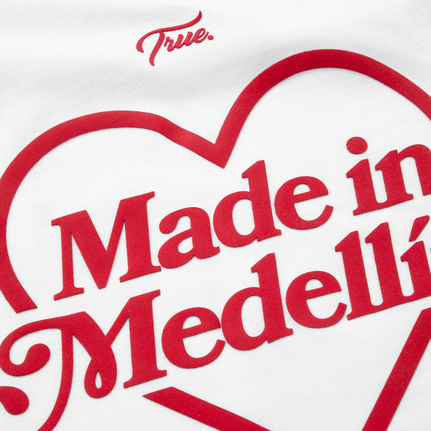 TRUE CAMISETA OVERSIZED MEDELLÍN CAMISETA BLANCA