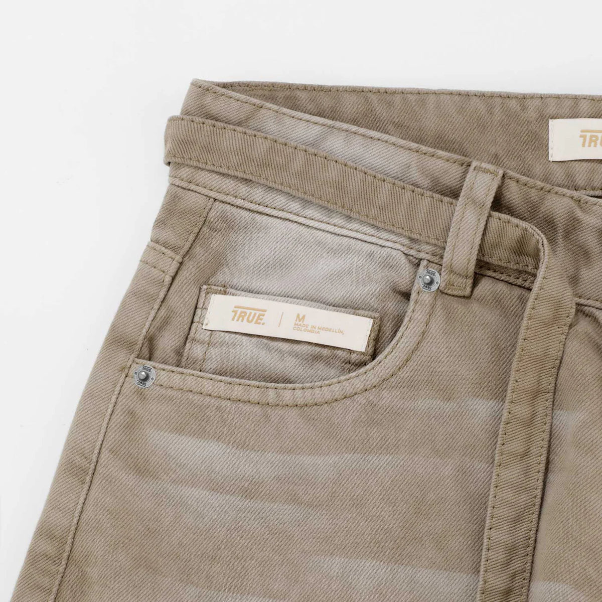 TRUE DIRTY-WASH MID-RISE PANTALON BEIGE