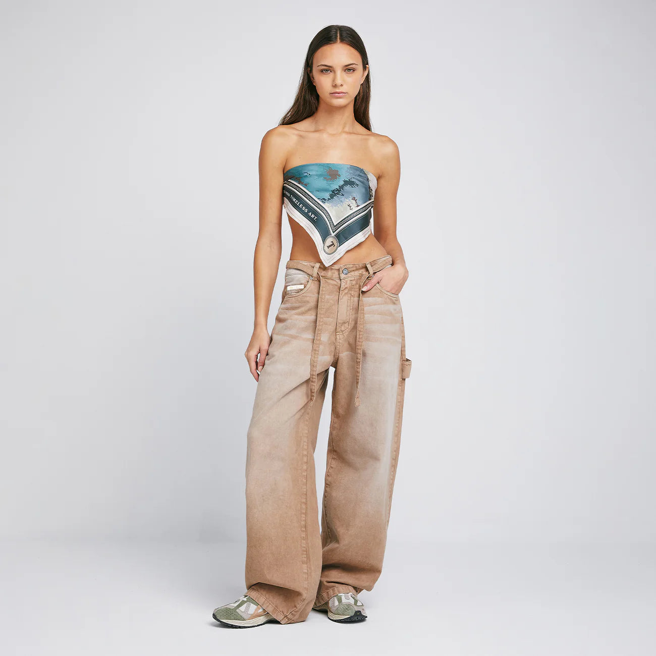 TRUE DIRTY-WASH MID-RISE PANTALON BEIGE