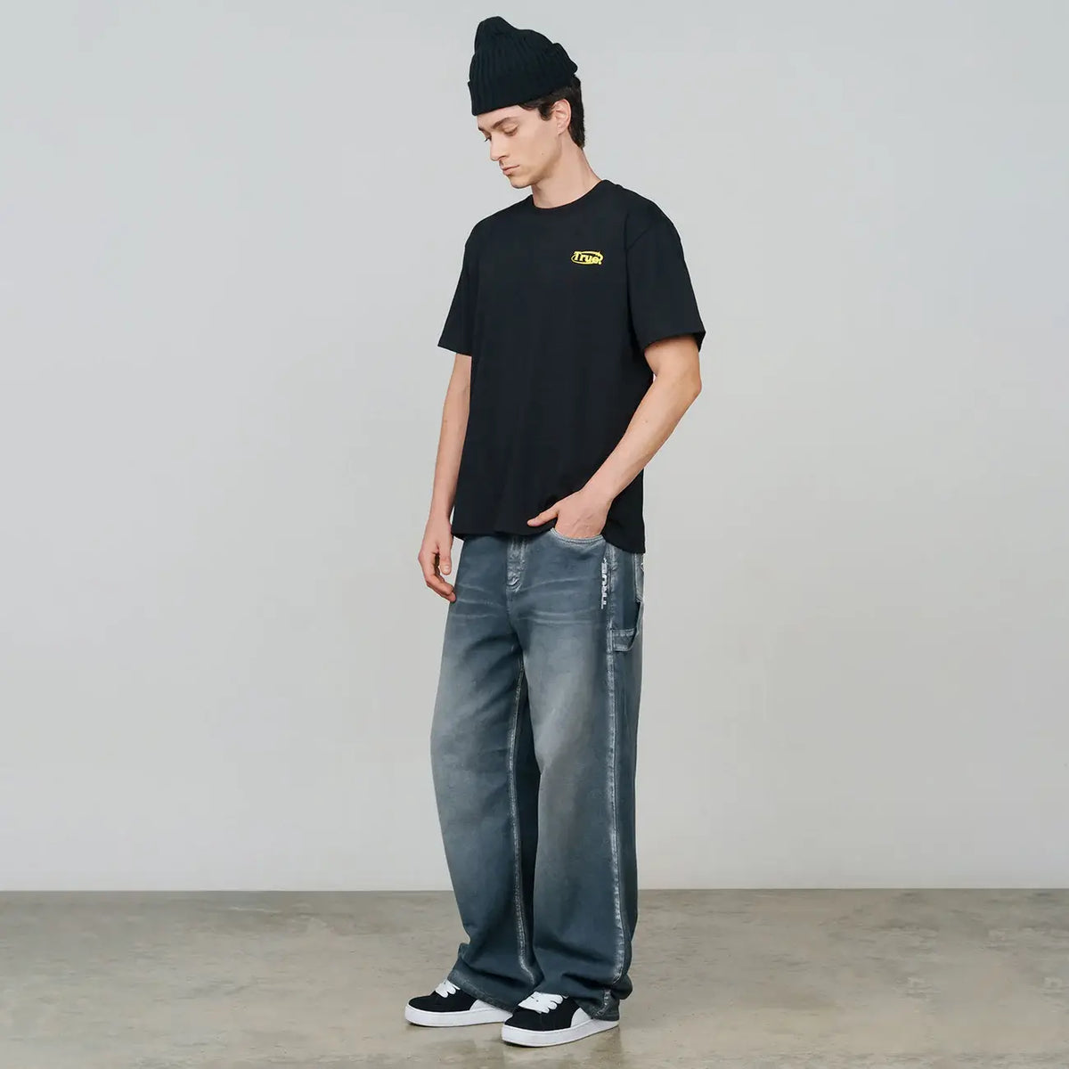 TRUE EVERYDAY LOGO T-SHIRT CAMISETA NEGRA