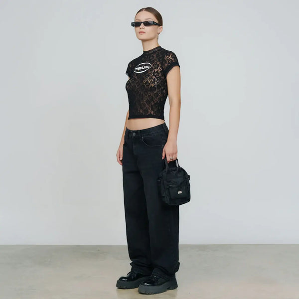 TRUE FLORAL LACE BABY TEE CAMISETA NEGRA