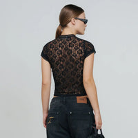 TRUE FLORAL LACE BABY TEE CAMISETA NEGRA