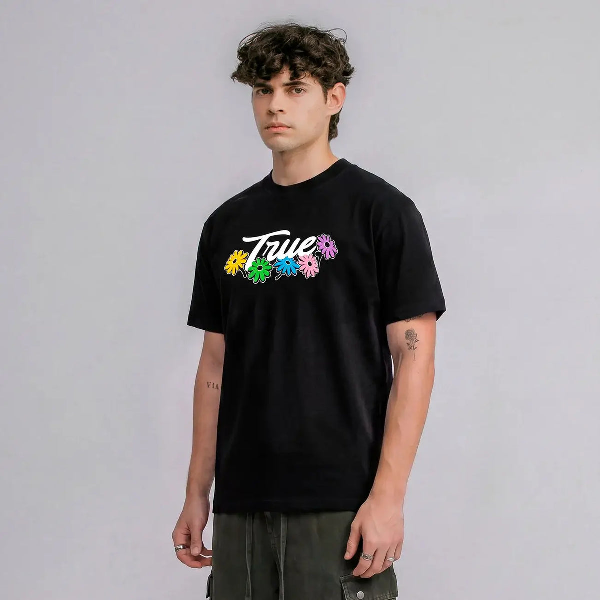TRUE FLOWERS LOGO CAMISETA NEGRA