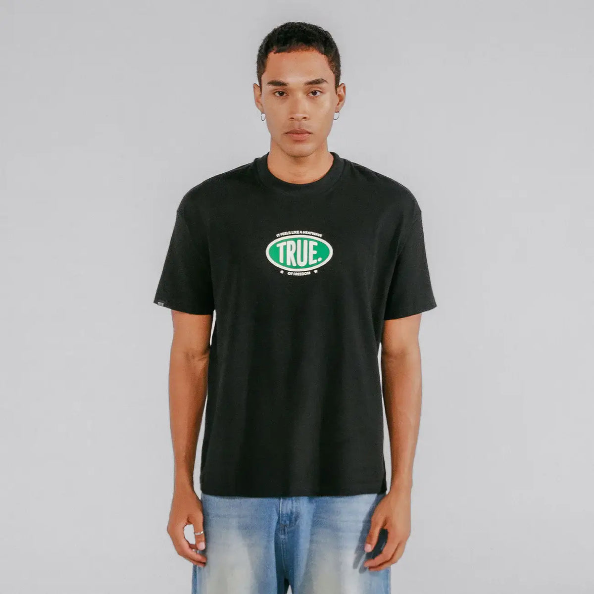 TRUE HEATWAVE OVERSIZED T-SHIRT CAMISETA NEGRA