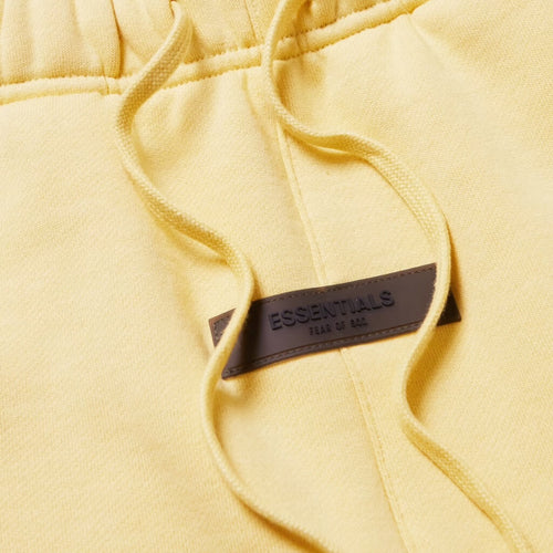 FEAR OF GOD ESSENTIALS SHORT DE ALGODON AMARILLO TULCAN