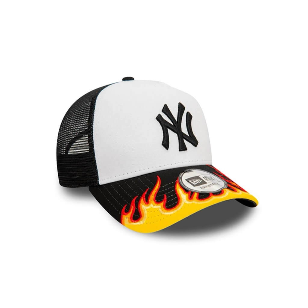 NEW ERA 9FORTY A FRAME MLB NY YANKEES GORRA FLAMAS CAMIONERA AJUSTABLE NEGRA Y BLANCA