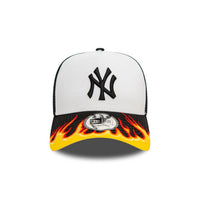 NEW ERA 9FORTY A FRAME MLB NY YANKEES GORRA FLAMAS CAMIONERA AJUSTABLE NEGRA Y BLANCA