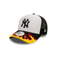 NEW ERA 9FORTY A FRAME MLB NY YANKEES GORRA FLAMAS CAMIONERA AJUSTABLE NEGRA Y BLANCA