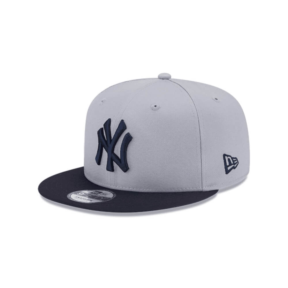 NEW ERA MLB 9FIFTY NY YANKEES CONTRAST SIDE PATCH GORRA AJUSTABLE GRIS / NEGRO