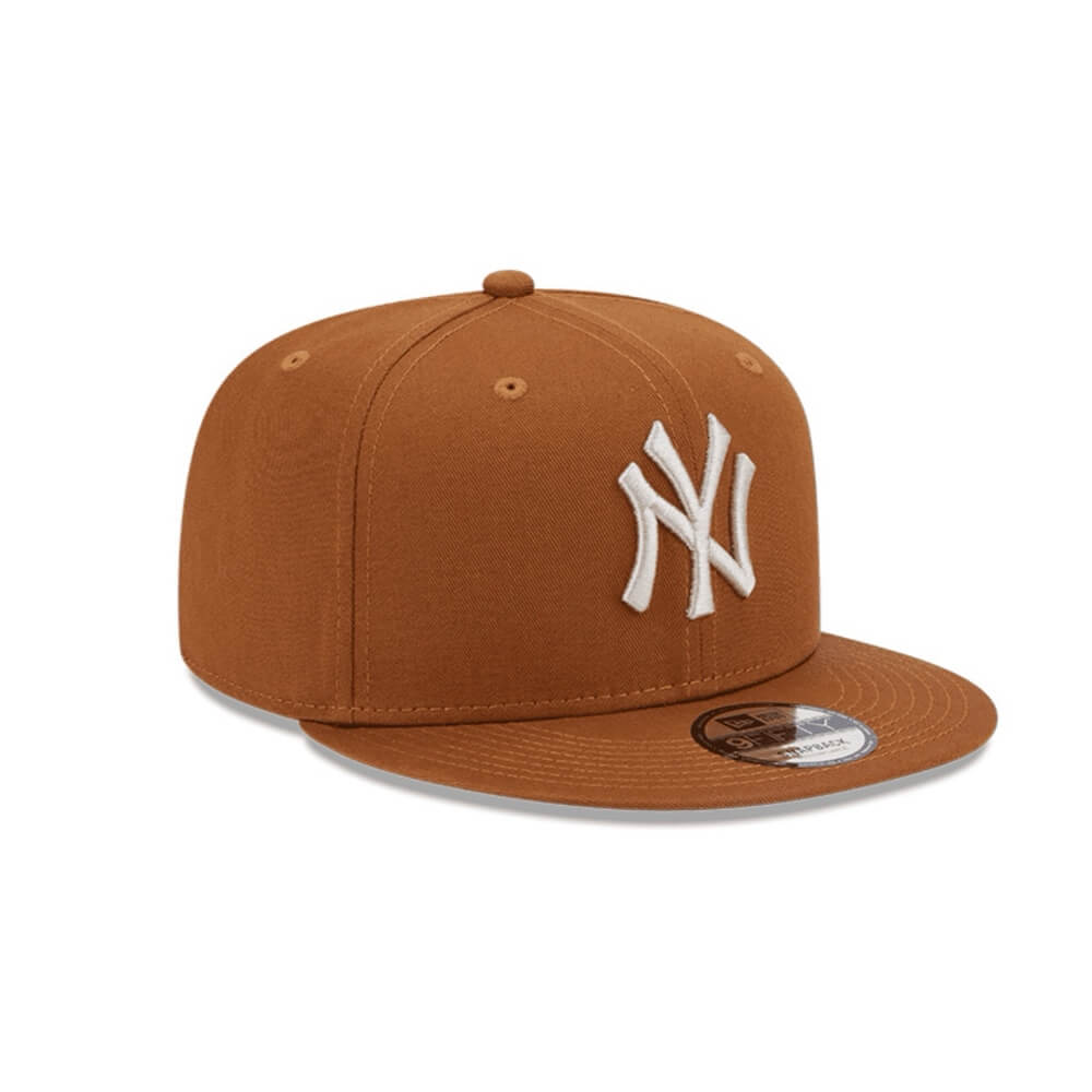 NEW ERA MLB 9FIFTY NY YANKEES ESSENTIALS GORRA AJUSTABLE CAFE LOGO BEIGE