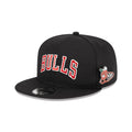 NEW ERA 9FIFTY MLB POST UP CHICAGO BULLS GORRA AJUSTABLE NEGRA LOGO ROJO