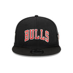 NEW ERA 9FIFTY MLB POST UP CHICAGO BULLS GORRA AJUSTABLE NEGRA LOGO ROJO