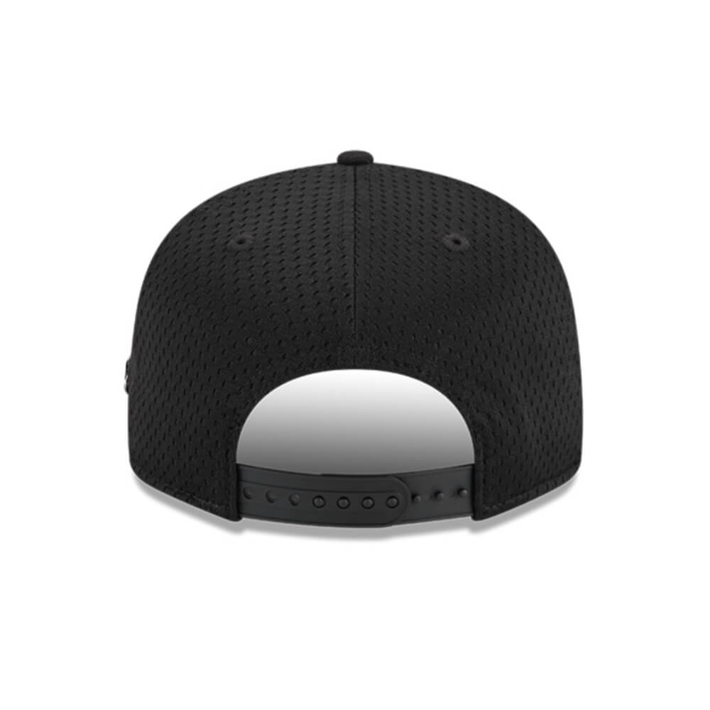 NEW ERA 9FIFTY MLB POST UP CHICAGO BULLS GORRA AJUSTABLE NEGRA LOGO ROJO