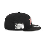 NEW ERA 9FIFTY MLB POST UP CHICAGO BULLS GORRA AJUSTABLE NEGRA LOGO ROJO