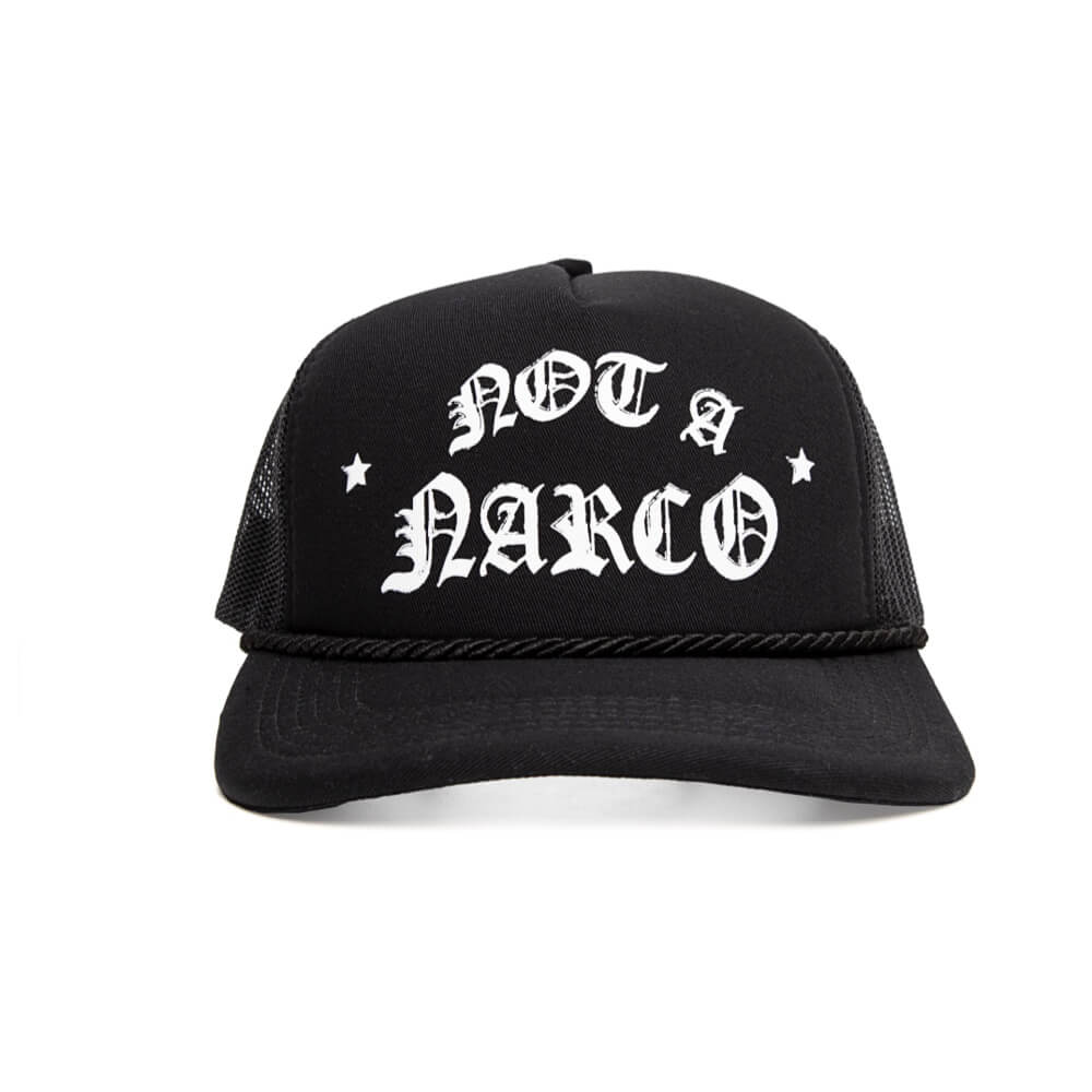 SINNERS NOT A NARCO GORRA AJUSTABLE NEGRO Y BLANCO