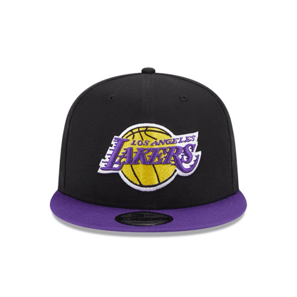 NEW ERA 9FIFTY NBA LA LAKERS GORRA SIDE PATCH AJUSTABLE NEGRA VISERA MORADA