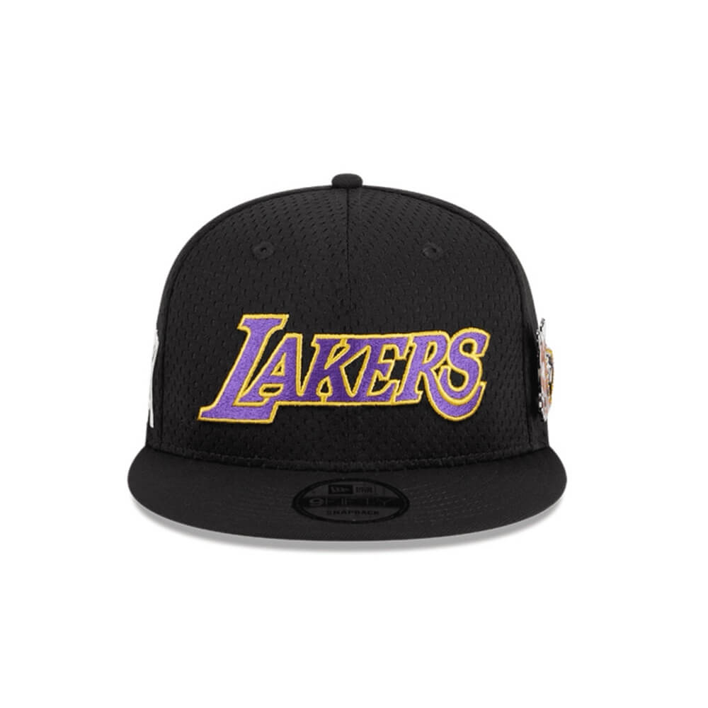 NEW ERA 9FIFTY NBA LA LAKERS GORRA POST UP AJUSTABLE NEGRA LOGO MORADO