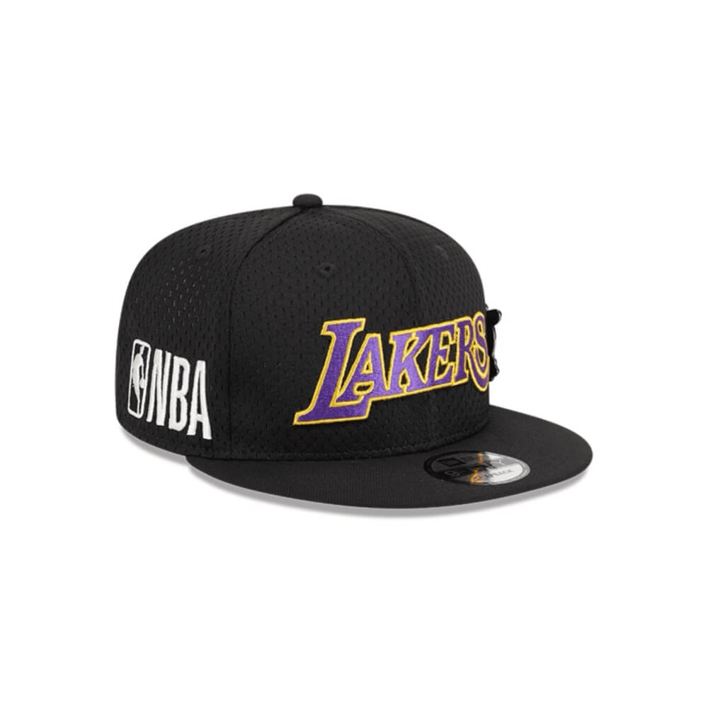 NEW ERA 9FIFTY NBA LA LAKERS GORRA POST UP AJUSTABLE NEGRA LOGO MORADO