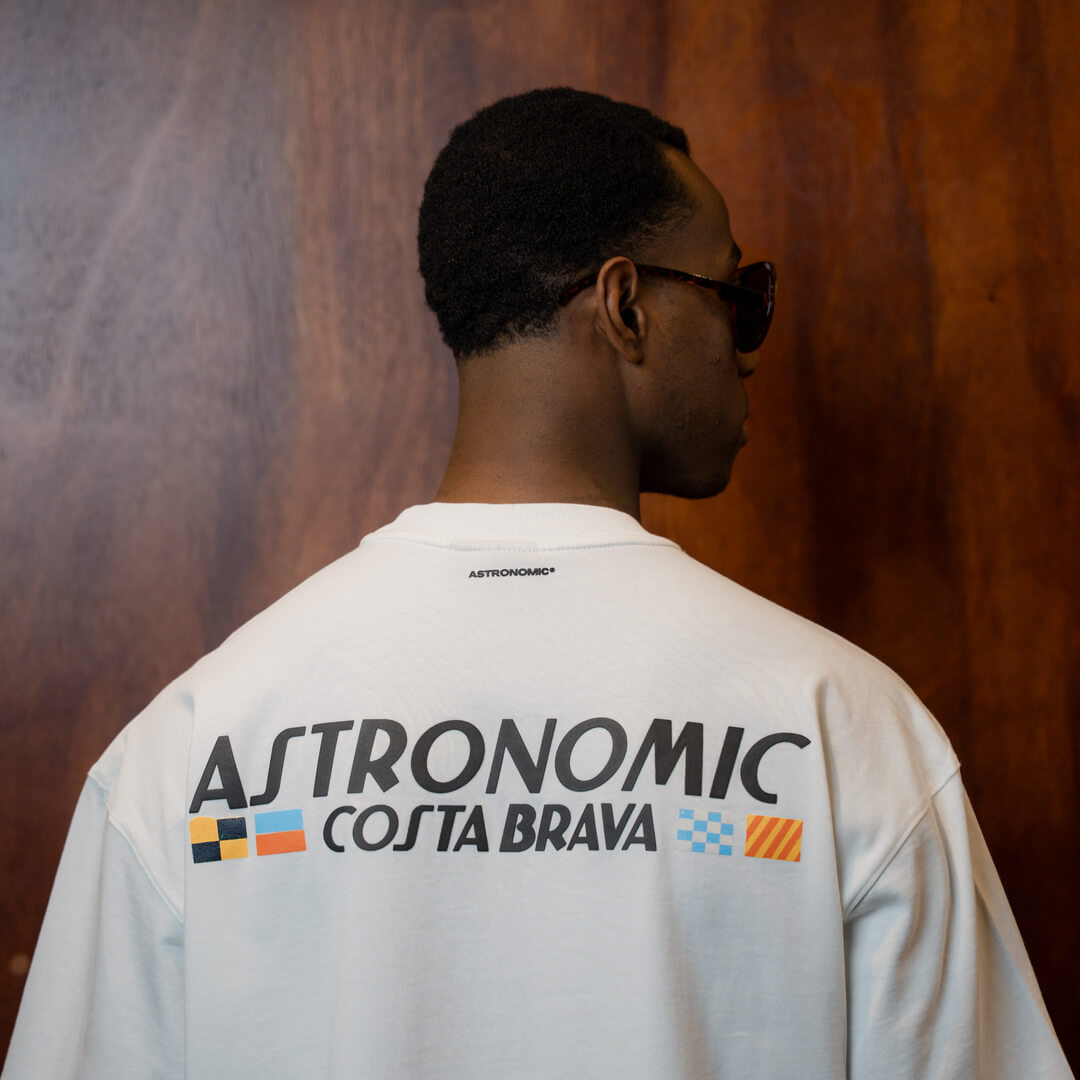 ASTRONOMIC SIGNAL FLAGS CAMISETA BLANCA