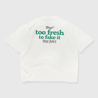 TRUE TOO FRESH TO FAKE IT JUICY CAMISETA BOXY BEIGE