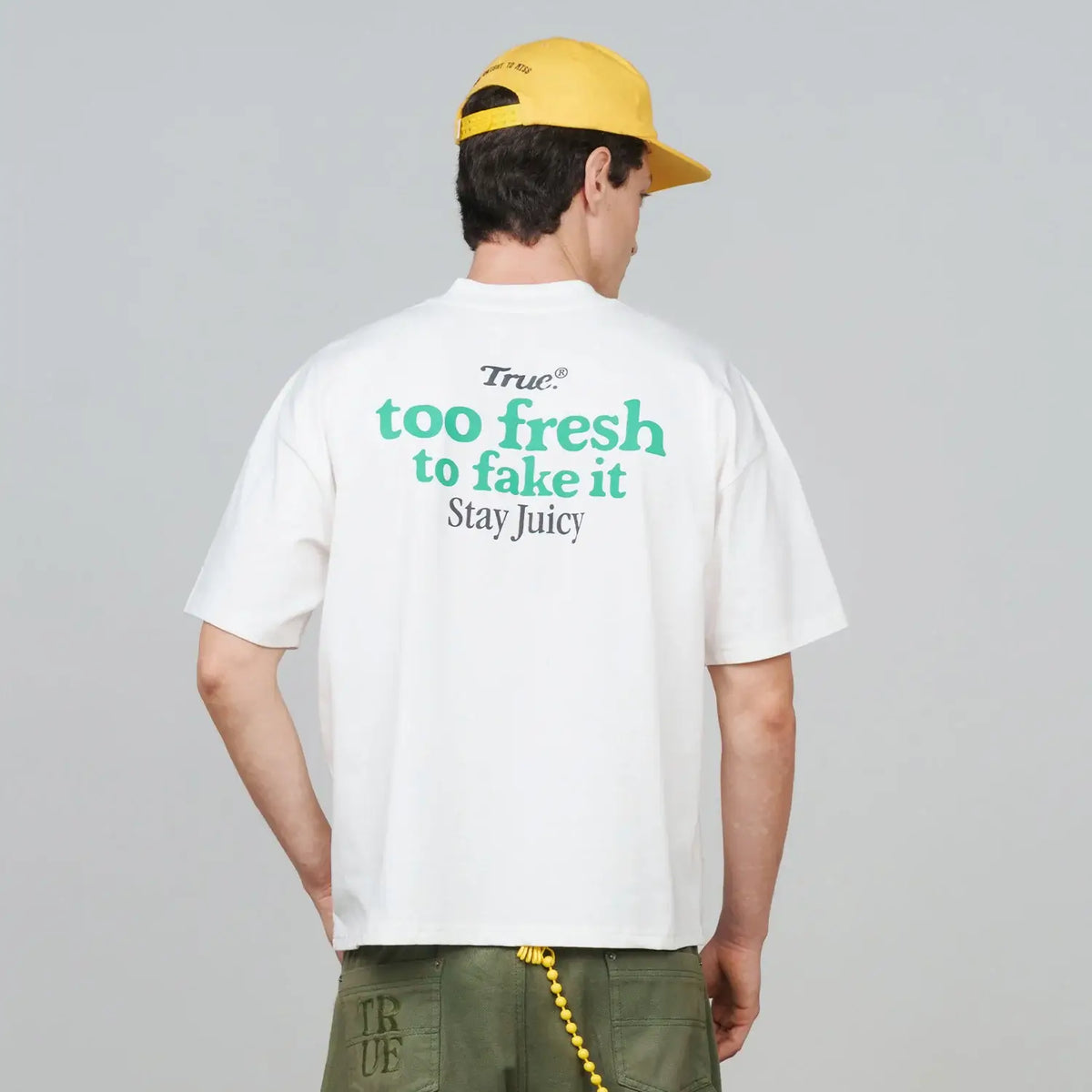 TRUE TOO FRESH TO FAKE IT JUICY CAMISETA BOXY BEIGE