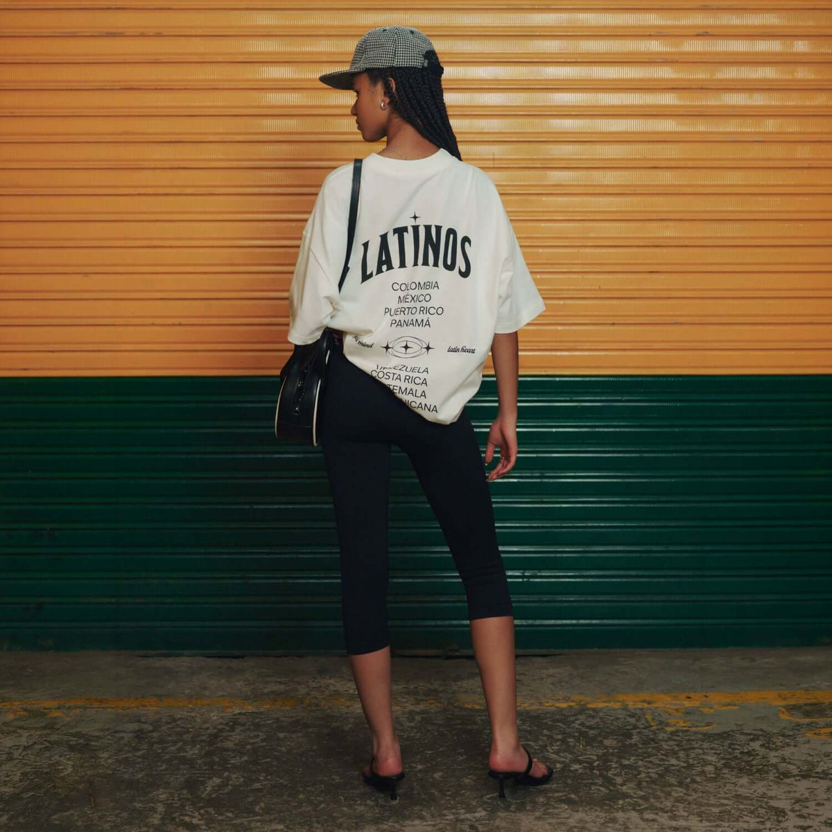 TRUE LATINOS CAMISETA OVERSIZE BEIGE