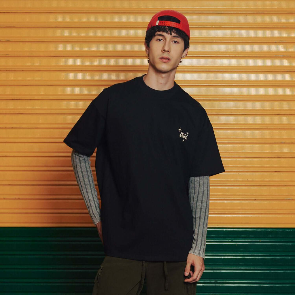 TRUE LATINOS CAMISETA OVERSIZE NEGRA