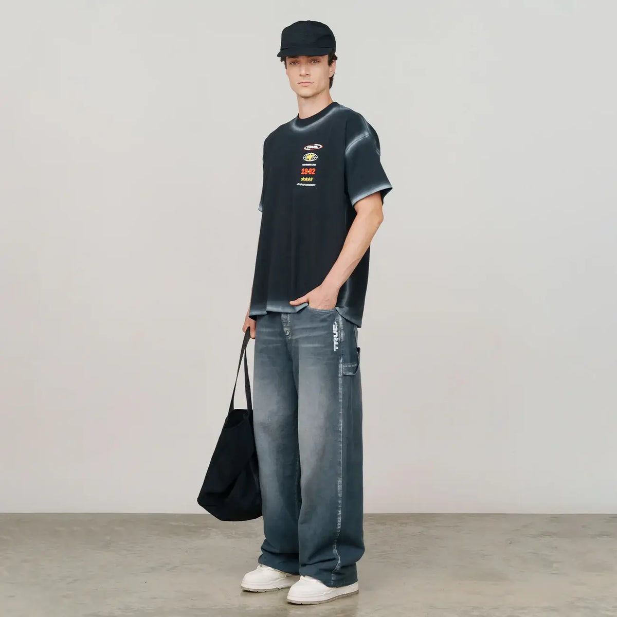 TRUE NO FINISH LINE OVERSIZED T-SHIRT CAMISETA NEGRA