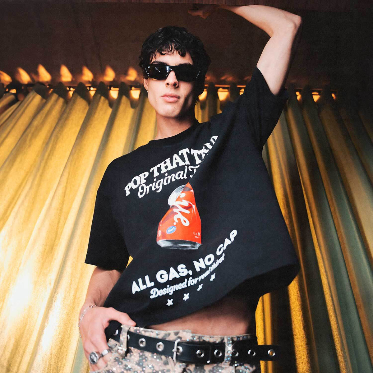 TRUE TOO FRESH TO FAKE IT POP TASTE CAMISETA BOXY NEGRA