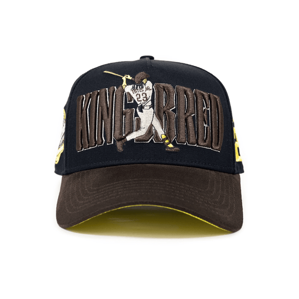 KINGS BRED X RIMAS SPORTS TATIS JR 23 GORRA AJUSTABLE NEGRA / CAFE