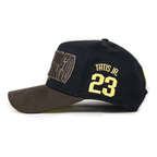 KINGS BRED X RIMAS SPORTS TATIS JR 23 GORRA AJUSTABLE NEGRA / CAFE