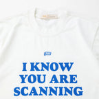 TRUE SCANNING CROPPED TEE CAMISETA BEIGE