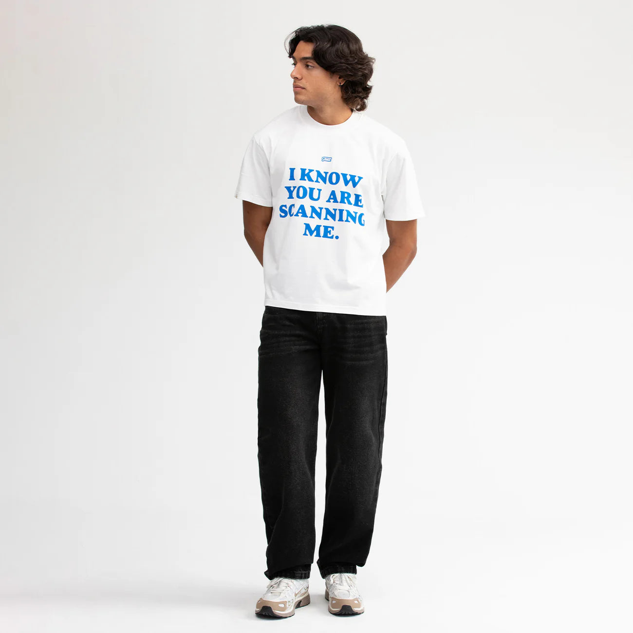 TRUE SCANNING CROPPED TEE CAMISETA BEIGE