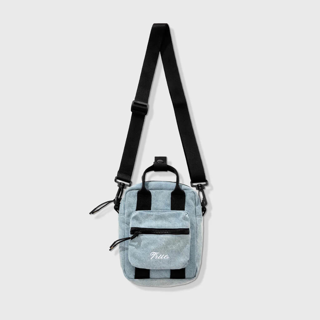 TRUE TOO BRIGHT TO MISS SIDEKICK DENIM CROSSBODY BAG AZUL
