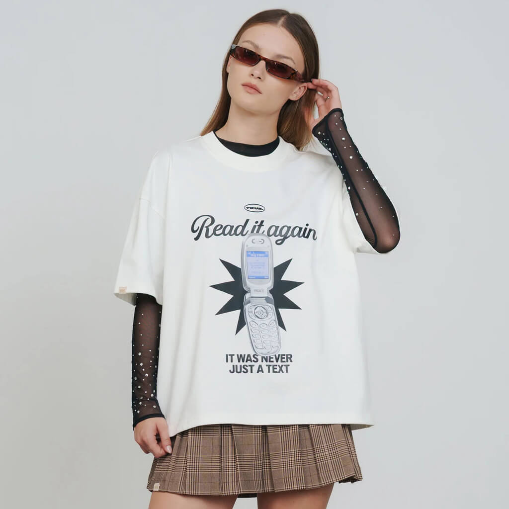 TRUE TOO BRIGHT TO MISS TEXT ME CAMISETA BOXY BEIGE