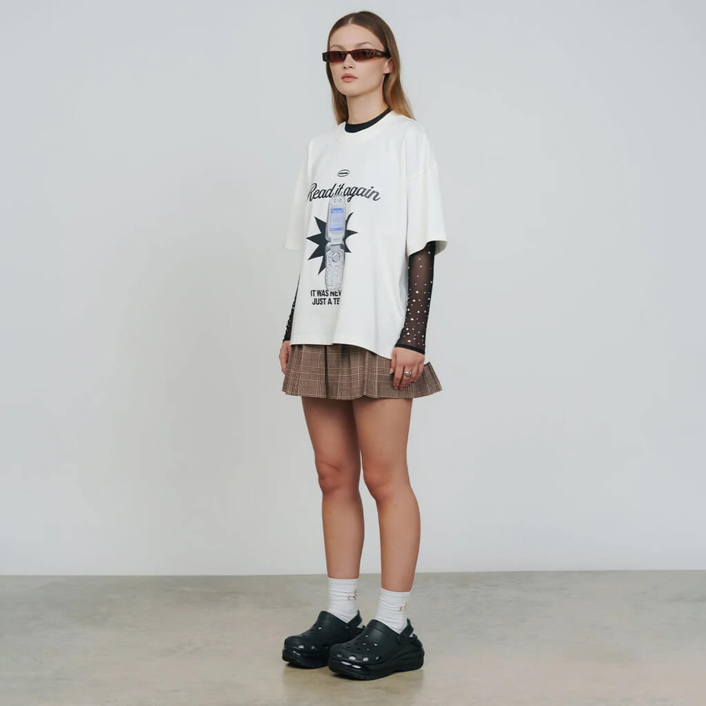 TRUE TOO BRIGHT TO MISS TEXT ME CAMISETA BOXY BEIGE