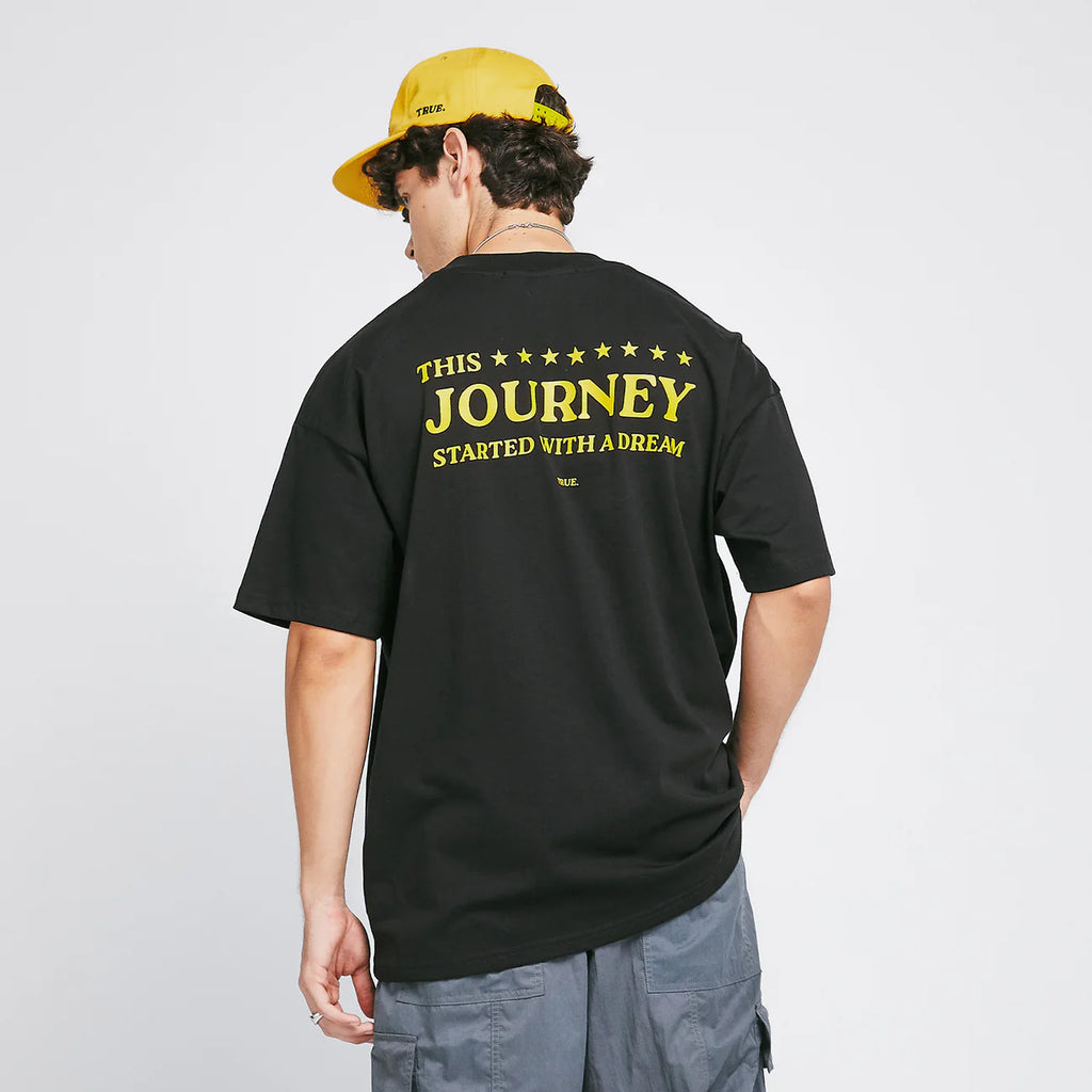 TRUE THE JOURNEY OVERSIZED T-SHIRT CAMISETA NEGRA
