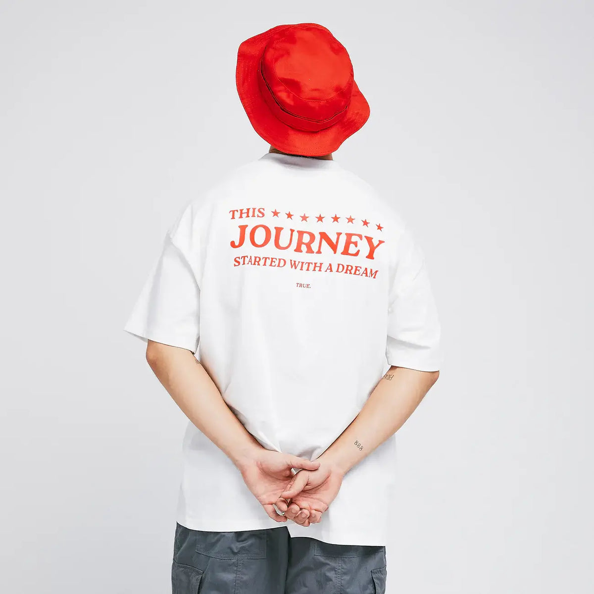 TRUE THE JOURNEY OVERSIZED T-SHIRT CAMISETA BEIGE