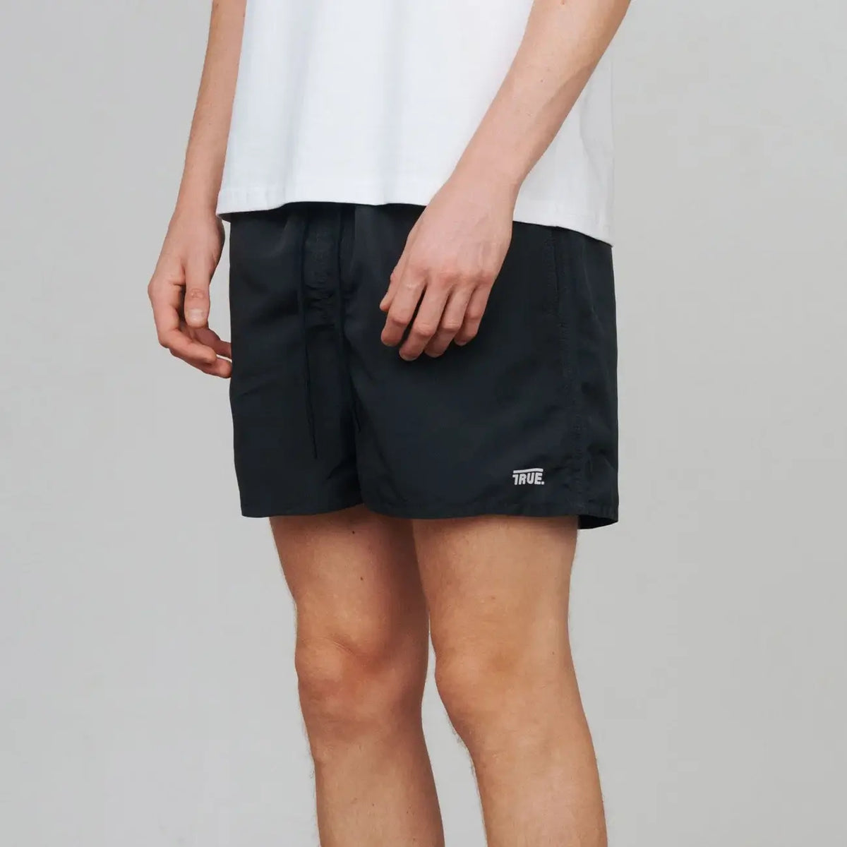 TRUE CLASSICS ACTIVE SHORTS NEGROS