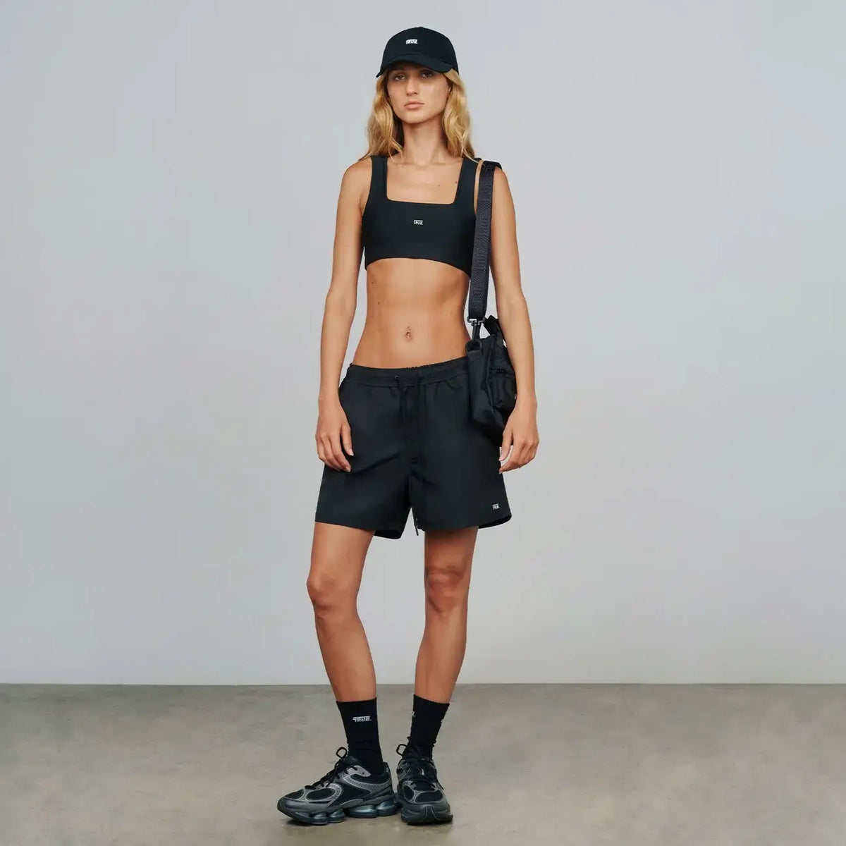 TRUE CLASSICS ACTIVE SHORTS NEGROS
