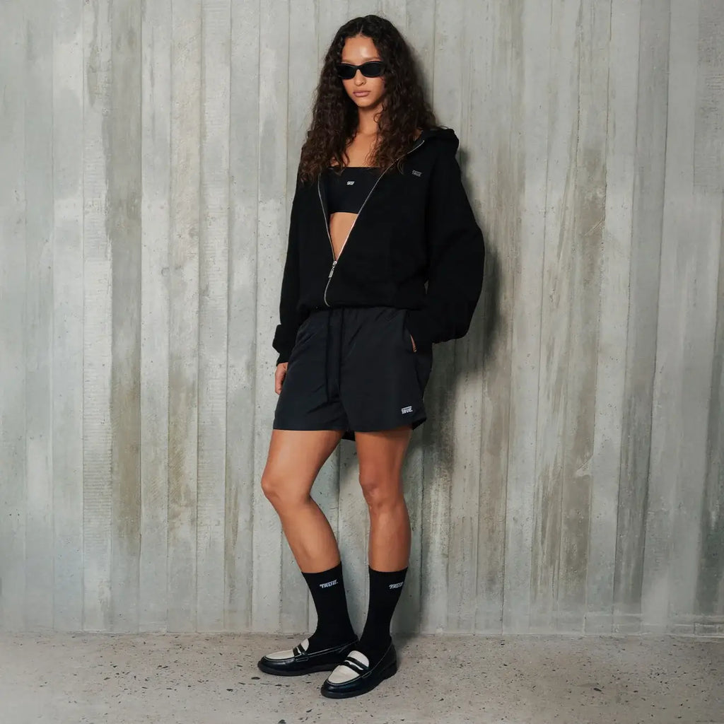 TRUE CLASSICS ACTIVE SHORTS NEGROS