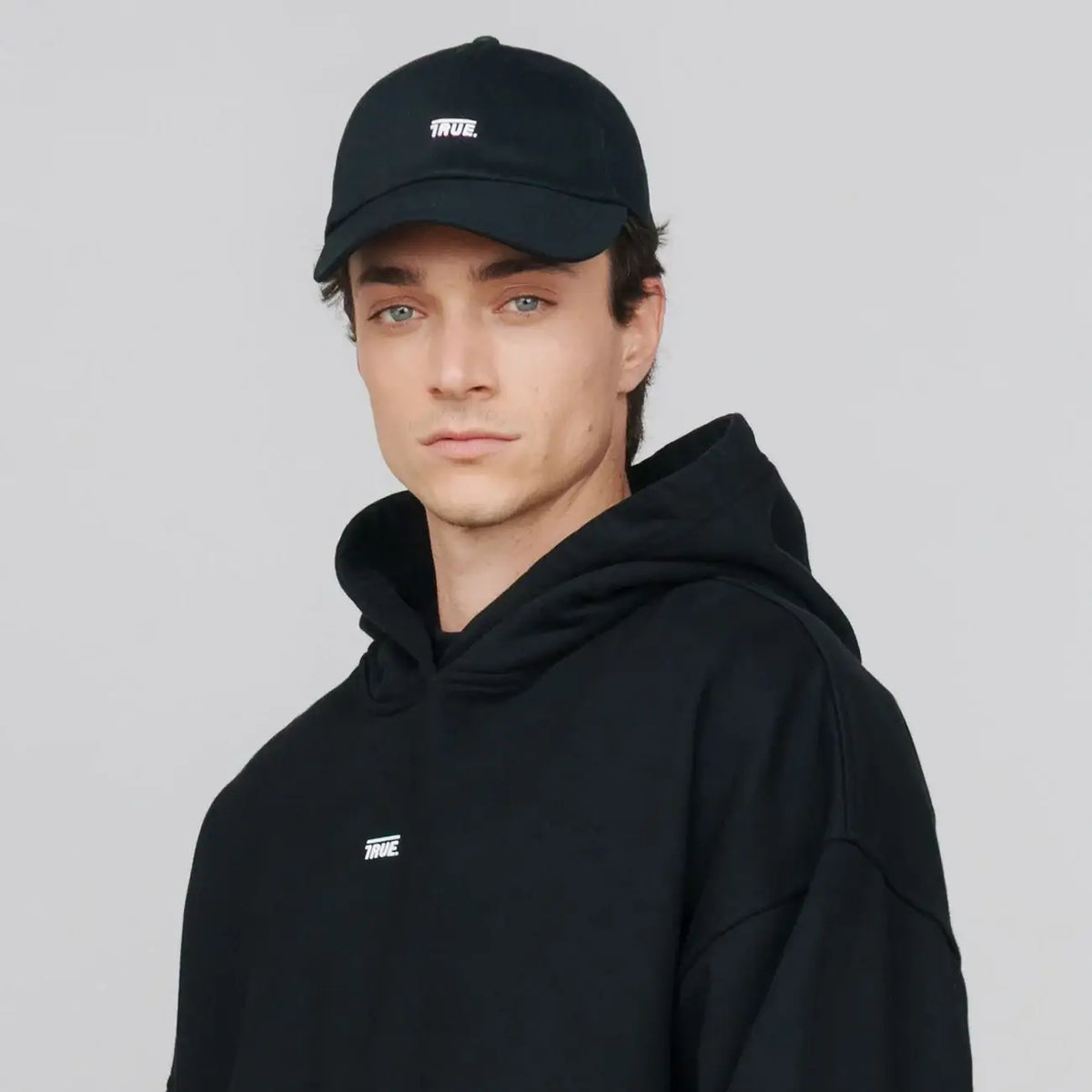 TRUE CLASSIC GORRA AJUSTABLE NEGRA