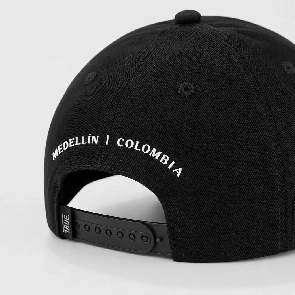 TRUE CLASSIC GORRA AJUSTABLE NEGRA