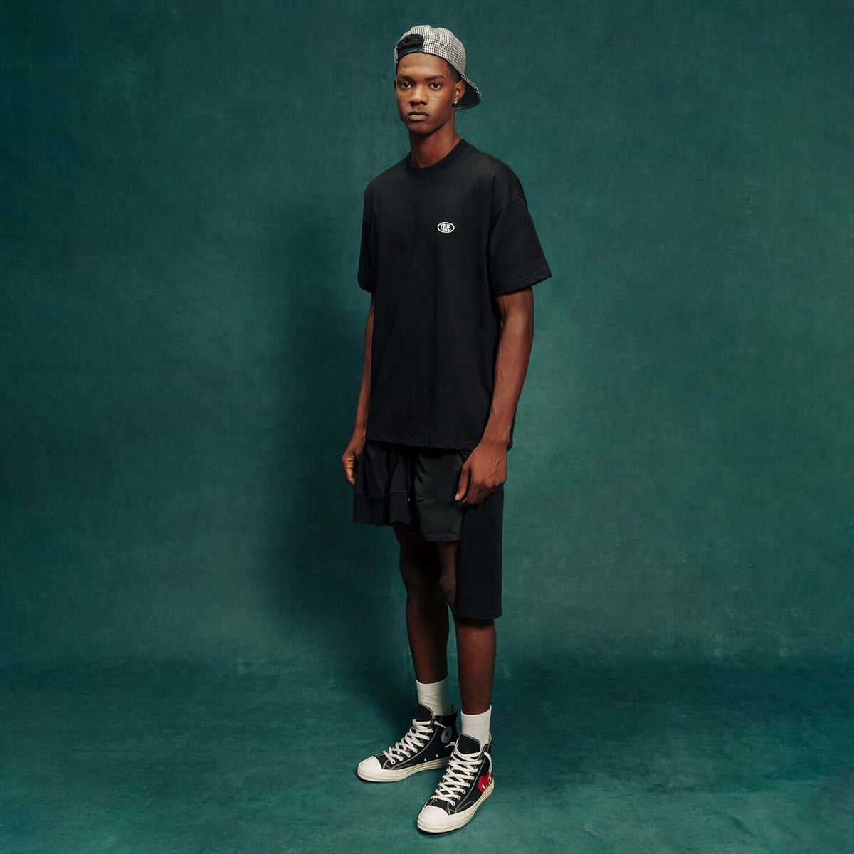 TRUE UNIFORM CAMISETA OVERSIZE NEGRA